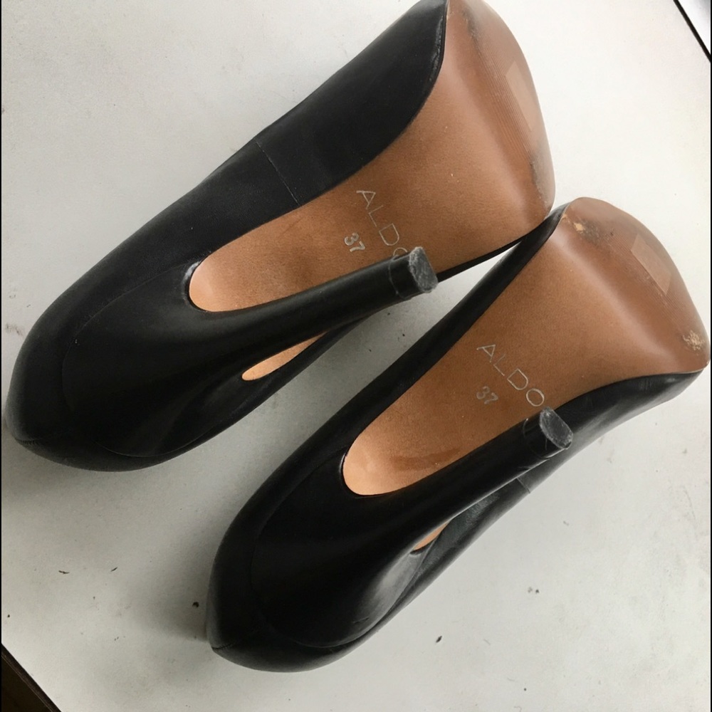 Shoe - Picture 3 of 3